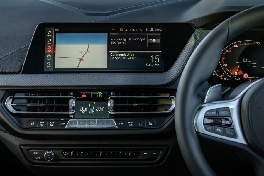Детали интерьера BMW M135i xDrive (F40) 2019 года  (UK) (фото 46 из 50)